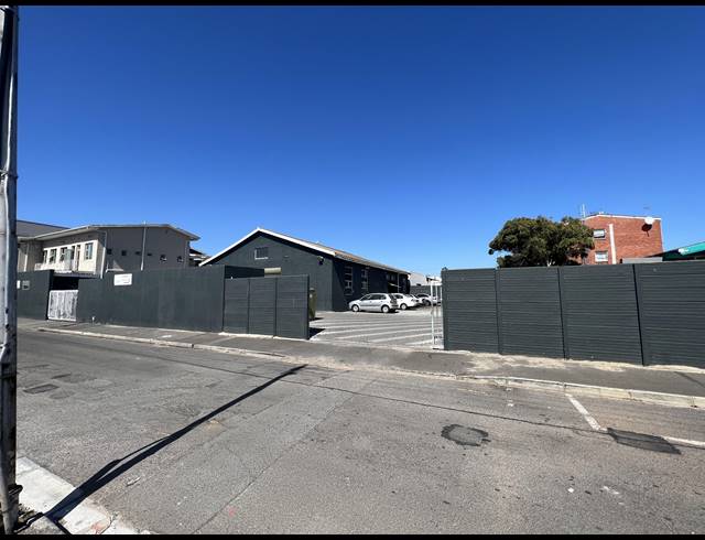 921M² SHOWROOM FOR SALE IN PAROW CENTRAL